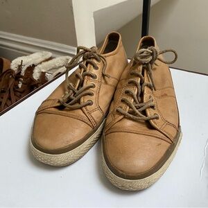 Frye leather sneakers size 7 tan beige